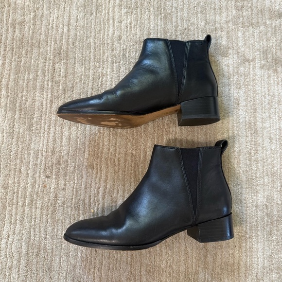 Madewell The Carina Boot In True Black Leather Chelsea Bootie size: 8 - Picture 2 of 9